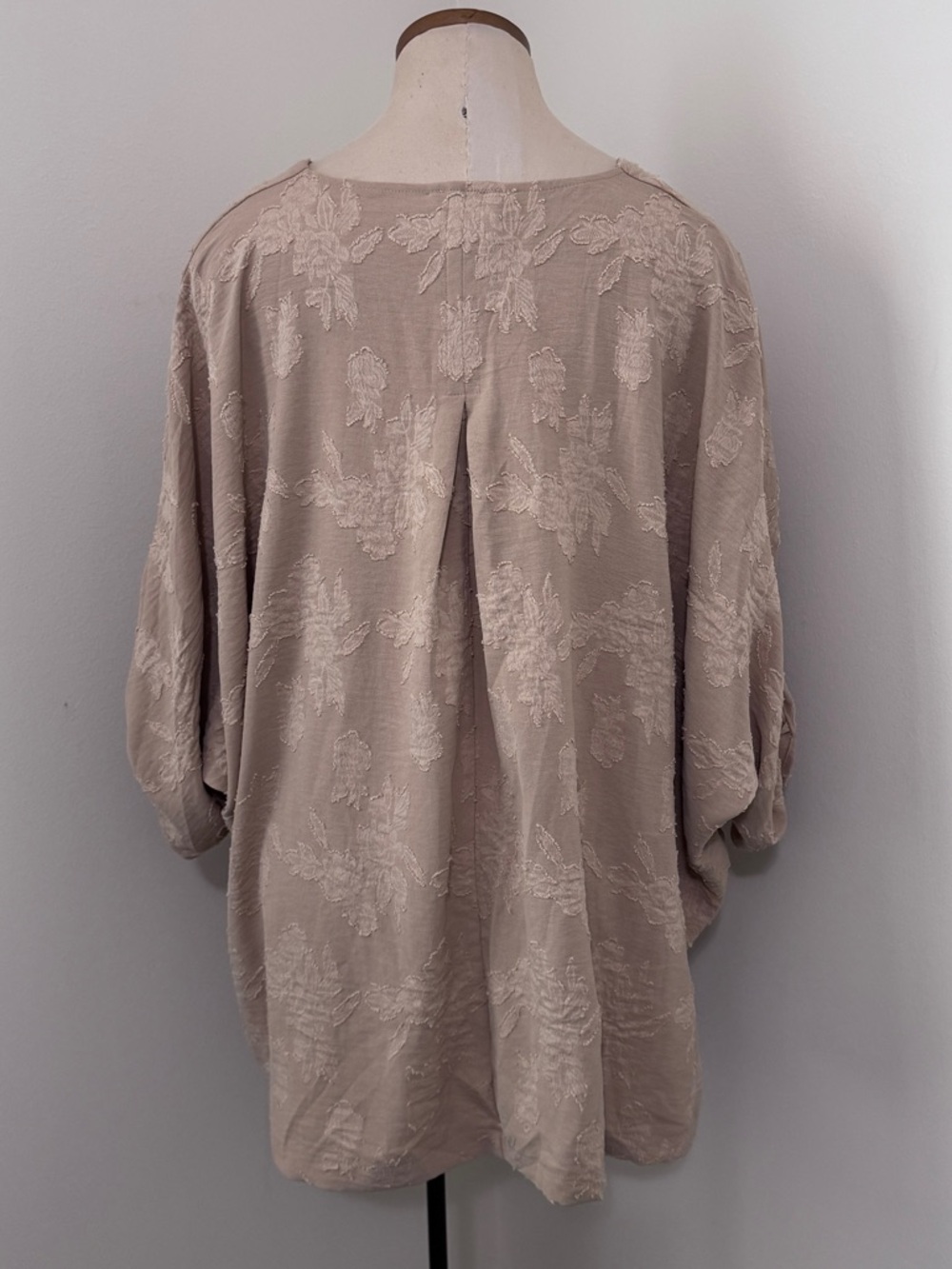 Umgee Large Floral Jacquard Oversized Blouse Top - Picture 3 of 8